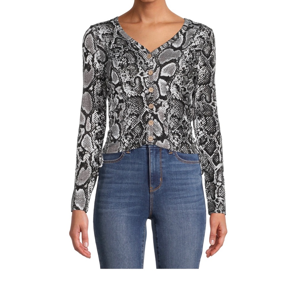 Snakeskin Print Long Sleeves Ruchet Sides Top junior’s Size XXXL (21)